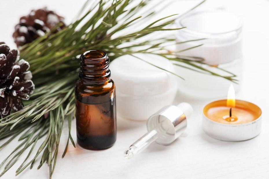 Add Festive Scents to Your Holiday Decorating